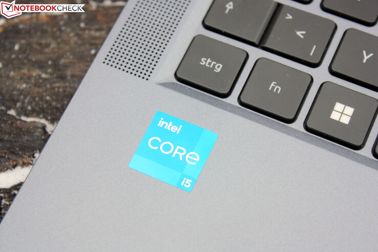 Med Core i5-1335U använder den en vanlig Raptor Lake U SoC från Intel.
