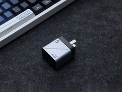 Den nya 45 W GaN-laddaren från Black Shark kostar cirka 12 USD i Kina. På bilden: laddningsstenen. (Bildkälla: Black Shark)