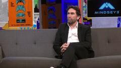 En skärmdump av Leslie Benzies under en intervju med IGN