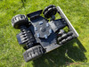 Undersidan av Mammotion Luba Mini AWD 800