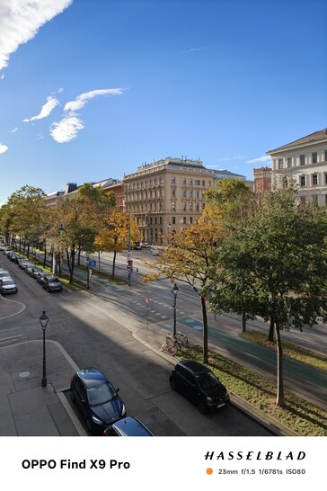 En 23 mm bild från Oppo Find X9 Pro med 12 megapixlar som standard.