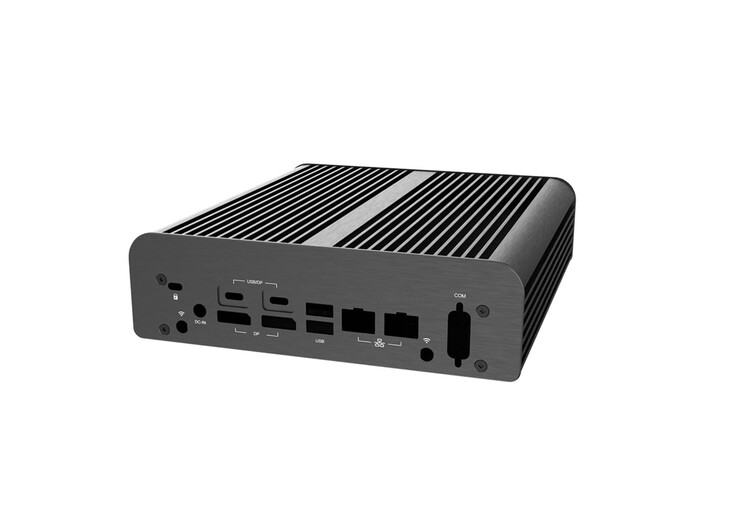 Det passivt kylda chassit behåller I/O-anslutningarna på Asus NUC 16 Pro-kortet.