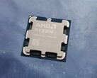 Ryzen 7 9800X3D lanserades redan i november 2024. (Bildkälla: Sebastian Bade för Notebookcheck, Unsplash, redigerad)