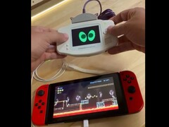 En moddare som använder Nintendo Game Boy Advance's Link Cable för att använda GBA som en kontroller för Nintendo Switch