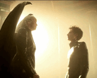 Lucifer och Dream möts i ett ögonblick av gudomlig spänning; en av många visuellt slående konfrontationer i The Sandman säsong 2. (Bildkälla: Netflix)