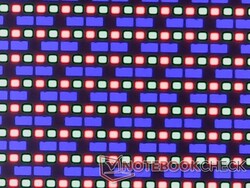 Skarp OLED-subpixelmatris med minimala kornighetsproblem