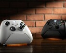8BitDo Ultimate Charging Dock för Xbox-kontroller i vitt och svart.