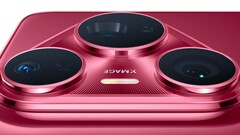 I slående röd färg: Huawei visar upp kameramodulen i Pura 80 Pro+ inför lanseringen. (Bildkälla: Huawei)