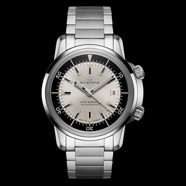 Sherpa Ultradive Tuxedo-klockan har en galvaniserad silverfärgad urtavla (Bildkälla: Sherpa)