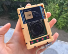 Den Raspberry Pi Zero-baserade DAP:en med ett 4 000 mAh-batteri (bilden) förväntas fungera i 10 till 14 timmar på en enda laddning. (Bildkälla: u/Der6FingerJo via r/DigitalAudioPlayer)
