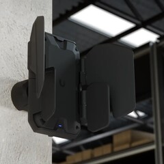 U7 Industrial har vingar som isolerar och fokuserar signalerna.