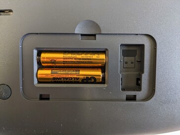 Logitech säger att varje uppsättning batterier bör räcka i upp till tre år.