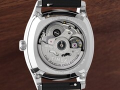 Baksidan av Timex Marlin Chatham Automatic som visar dess automatiska Miyota-urverk genom den transparenta boettbaksidan