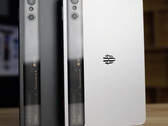 RedMagic Gaming Tablet 3 Pro kommer att finnas tillgänglig i två färgalternativ vid lanseringen. (Bildkälla: RedMagic)