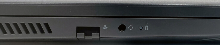 Till vänster: 1x Gigabit Ethernet, 1x 3,5 mm ljuduttag