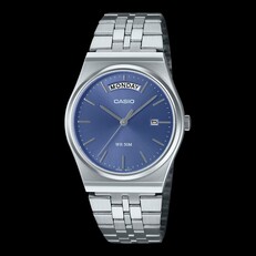 Casio MTP-B146D-2AV – en klocka i rostfritt stål med en ljusblå urtavla med solstrålemönster, silverfärgat armband, veckodagsvisning vid klockan 12 och datumfönster vid klockan 3.