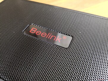 Beelink-logotypen verkar alltid ändras beroende på mini-pc-modellen. Här är den röd i stället för den vanliga gula eller vita