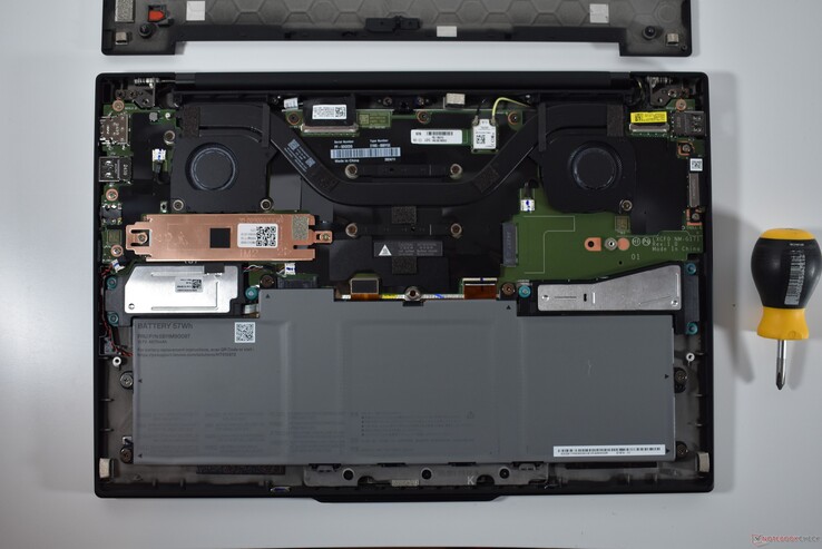 Lenovo ThinkPad X1 Carbon Gen 13: Magnesiumversion utan 5G/WWAN-antenner.