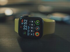 En Apple Watch SE på ett bord (Bildkälla: Onur Binay via Unsplash; beskuren)