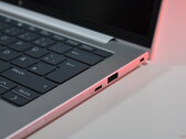 Den högra sidan av HP EliteBook 8 G1a 14 (bildkälla: Benjamin Herzig)
