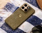 Motorola Edge 2026 har en iögonfallande baksida med en yta av tyg.