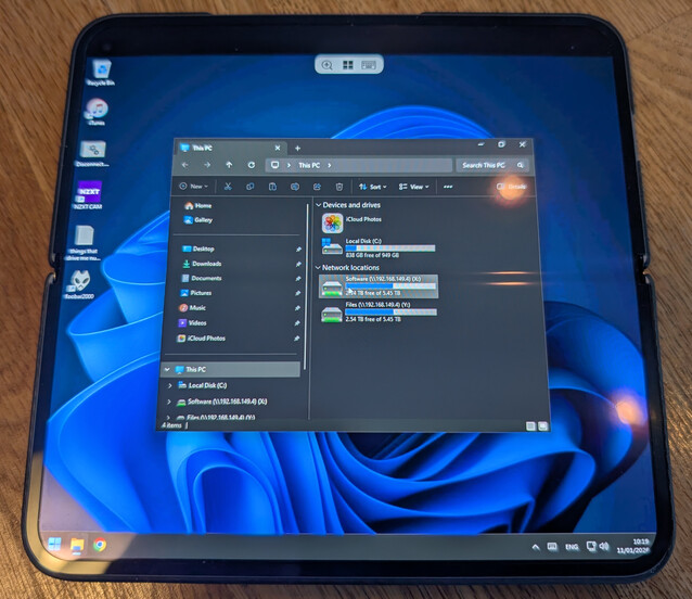 Vikbara datorer har definitivt en fördel när man arbetar med fjärrskrivbord, VNC och andra fjärradministrationsverktyg. Men det finns fortfarande kompromisser (Bildkälla: Notebookcheck)