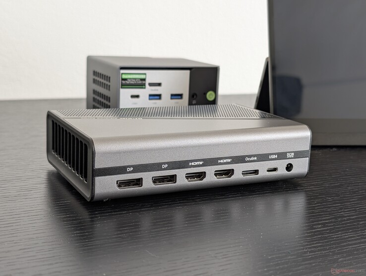 2x DisplayPort 2.0 (4K120), 2x HDMI 2.1 (4K120), OcuLink (PCIe4 x4), USB-C 4.0 (100 W Power Delivery, ingen DisplayPort), AC-adapter