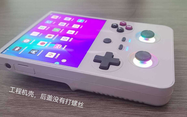 En påstådd titt på ett tekniskt prov från Anbernic RG477V. (Bildkälla: Maxzhou88)