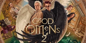 Aziraphale och Crowley går i takt, inte som ängel och demon, utan som två gamla själar som stillsamt navigerar i en värld som inte längre ger utrymme för berättelser som deras.