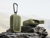 Powerbanken INIU Outdoor Rugged 10000 har en inbyggd ficklampa med vitt/rött ljus, stativgänga och klämma.