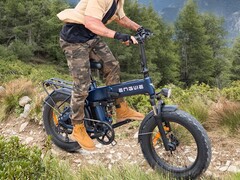 Engine Pro 3.0 Boost: En hopfällbar elcykel som även lämpar sig för terrängkörning. (Bildkälla: Engwe)