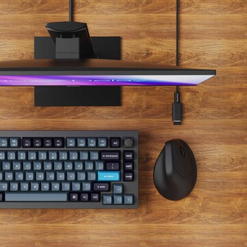 Keychron M5 8K levereras med en flätad USB-C-kabel och en USB-C-till-A-adapter för bättre trådlös signal. (Bildkälla: Keychron)