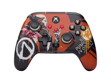 Borderlands 4-kontrollen har ett orange och svart färgschema med väggmålningar och logotyper hämtade från spelet. (Bildkälla: PowerA)