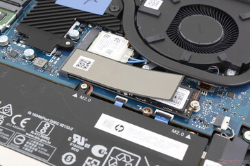 Upptaget M.2 2280 PCIe4 x4 SSD-fack. Systemet kan stödja upp till två lagringsenheter