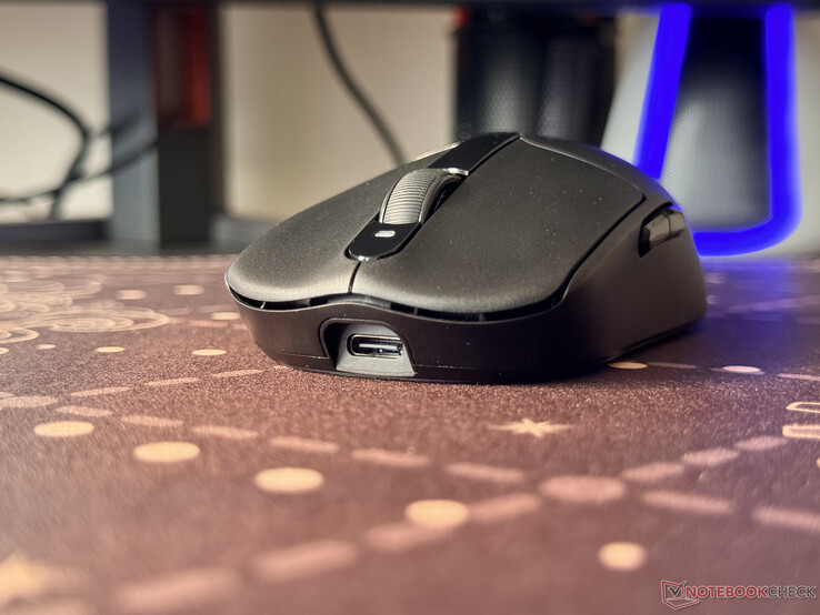 Dash Ultra laddas via typ C-porten på framsidan