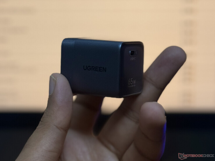 Ugreen Nexode Air 65W – sidovy