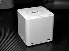 Beelink Mate Pro har en kompakt formfaktor. På bilden: en bild som visar dockningsstationens framsida.