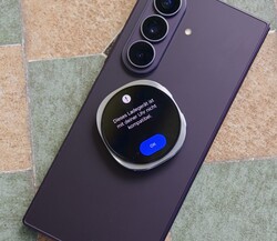 Galaxy Watch9 vid försök att ladda via Wireless PowerShare