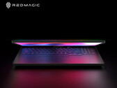 Den nya bärbara gamingdatorn kommer att lanseras i Kina den 17 oktober 2025. På bilden: en teaser-bild av den bärbara datorn. (Bildkälla: RedMagic)