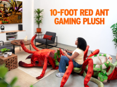 Grounded 2-temat Giant Red Ant Buggy Mount plysch på bilden (bildkälla: Xbox Wire)