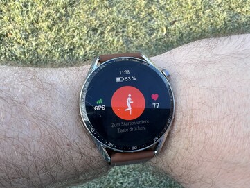 Huawei Watch GT 3 i skuggan