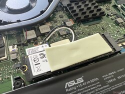 WLAN-modul under den primära SSD-enheten