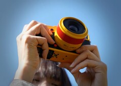 TTArtisan 35 mm f/1,8 II finns nu också i en slående orange variant.