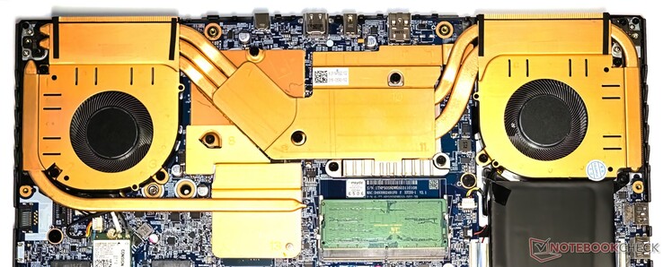 EVOL X15 AT har ett kylsystem med dubbla fläktar och sju heatpipes