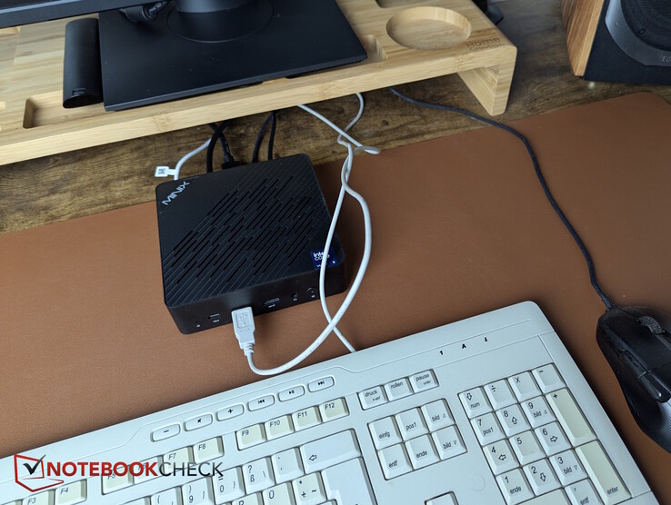 Endast 1 USB-A på baksidan: Mus eller tangentbord - en måste sitta på framsidan