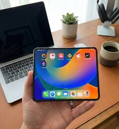 Genererad rendering baserad på vikbar iPhone baserat på läckor.