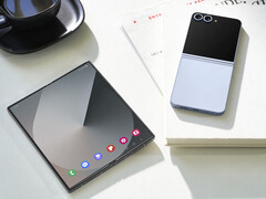 Årets sommarevent Galaxy Unpacked kan visa upp tre nya vikbara mobiler, inte två, sjätte generationens modeller på bilden. (Bildkälla: Samsung)