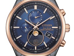 Närbild på Citizen BY1036-53L Eco-Drive-klocka med månfasvisning, blå urtavla, roséguldfärgad bezel, svart boett i rostfritt stål och analog månfasvisning vid klockan 6.