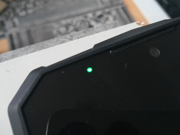 Doogee Fire 7 Pro:s meddelandeindikator. (Bildkälla: Sergey Tarasov - Notebookcheck)