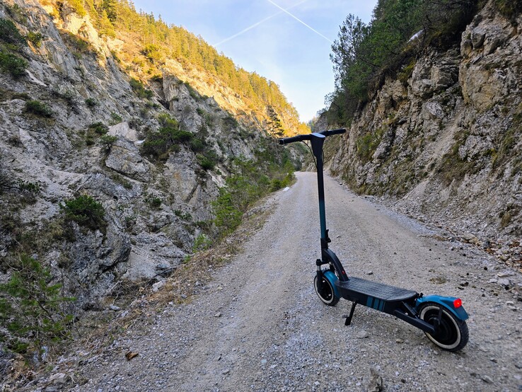 SoFlow SO4 Pro Max klättrar också i branta berg.
